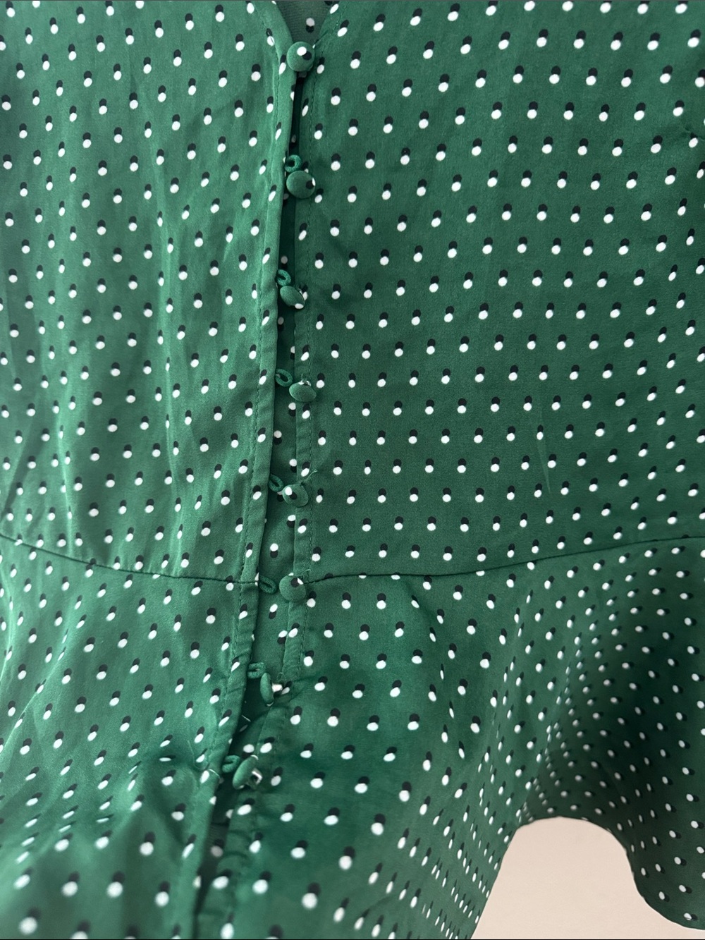 Who What Wear Green Polka Dot Peplum Blouse - Picture 3 of 5